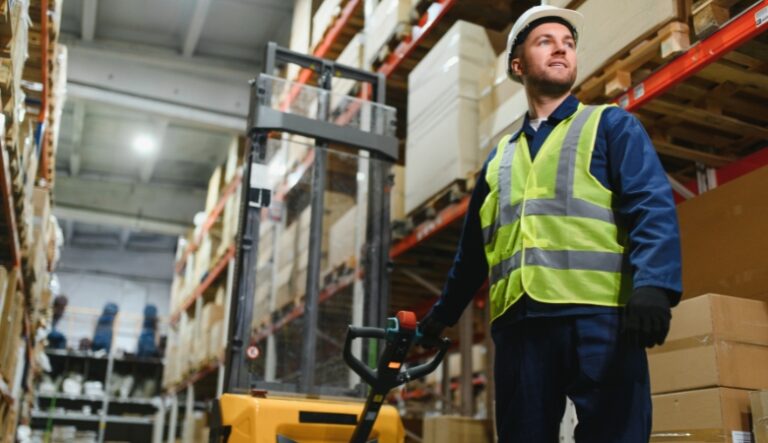 Como fazer a manutenção de empilhadeiras? Guia completo